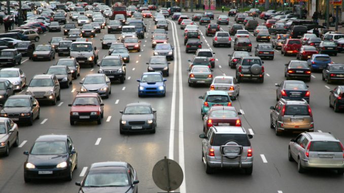 strassenverkehr_pavel_losevsky_fotolia_3017531_subscription_l