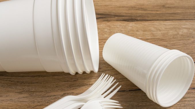 csm_Fotolia_200867503_plastik_geschirr_alexat25_4045f57879