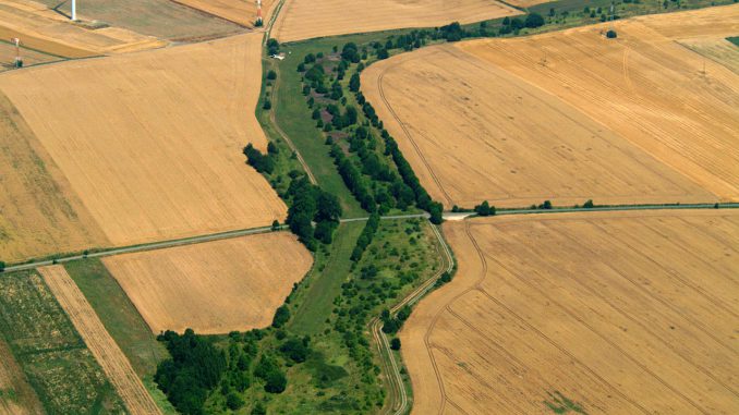 Luftbild von der ehemaligen Grenze zwischen den beiden deutschen Staaten bei Mackenrode im Landkreis Nordhausen.