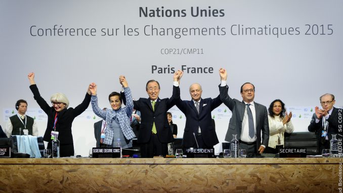 Séance pleinière de la COP21 pour ladoption de laccord de Paris (Salle Seine - Le Bourget)
