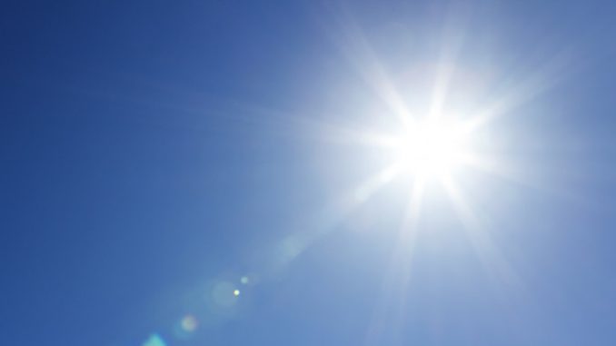 sonne_und_blauer_himmel_rangizzz_fotolia_41153012_m