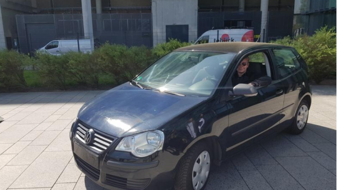 In Kombination mit der MorphoColor® Technologie des Forschungsinstituts kann die solarakti-ve Fläche der Motorhaube an die Farbe des Autos angepasst werden. Fraunhofer ISE